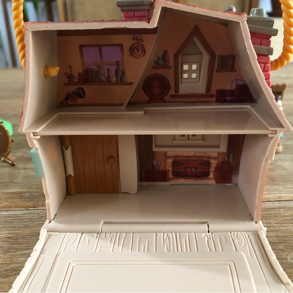 Disney Animators' Collection Littles Belle Cottage Playset - Picture 4 of 11